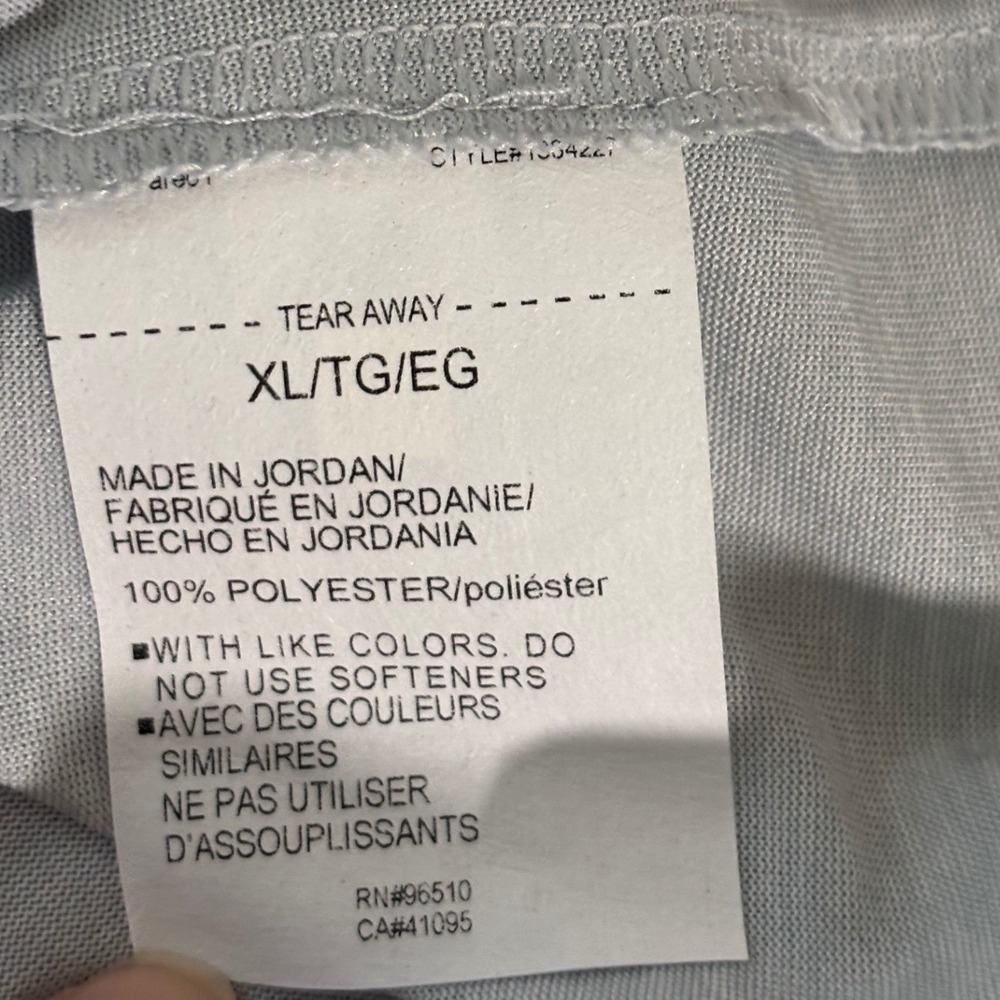Under Armour T-Shirt Women XL Light Gray Tech‎ SSV Twist V-Neck New With Tags - Picture 7 of 7